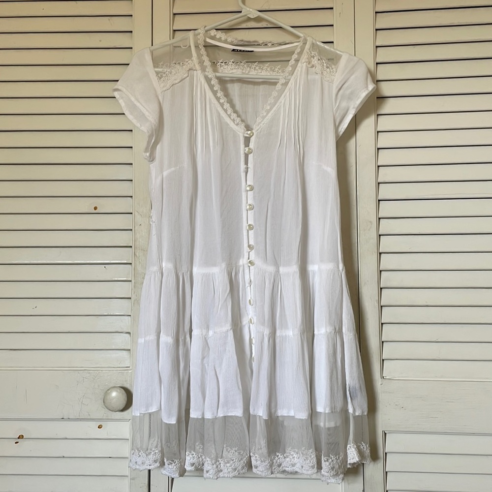 WHITE FLOWY COTTAGE CORE INSPIRED MINI DRESS
